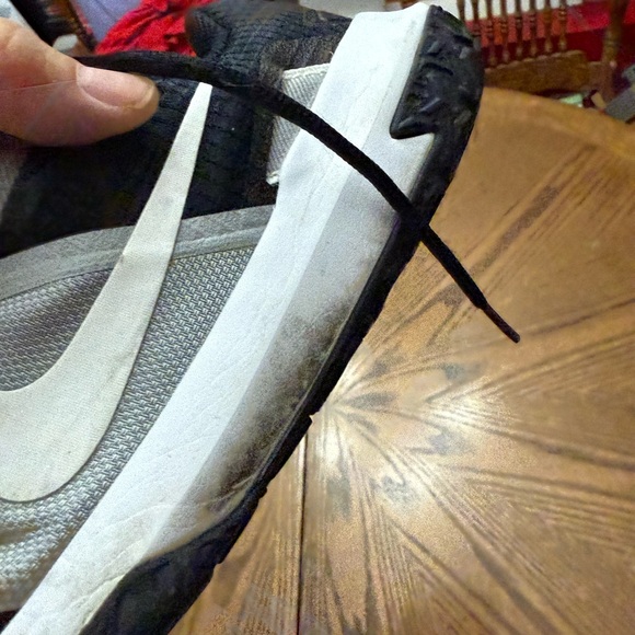 Nike Black and White Athletic Shoes - Picture 6 of 7